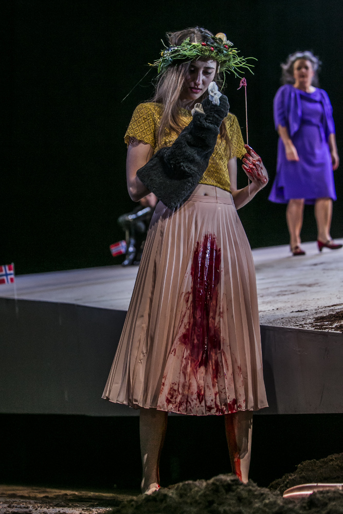 Hamlet, Prinz von Dänemark - Katrin Plötner - Theater Regensburg - Bild